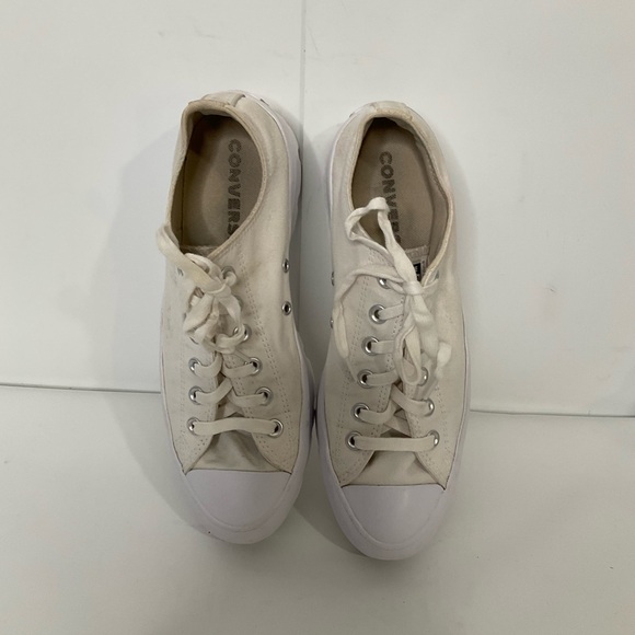 Converse Women’s White Chuck Taylor All Star Lugged Low Triple Sneakers Size 10. - Picture 9 of 11